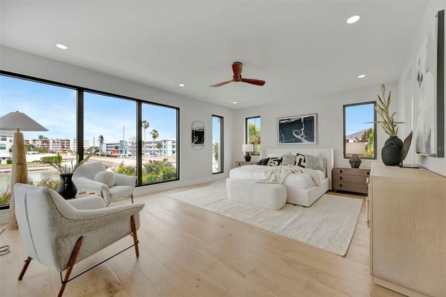 7176 S SHORE DRIVE S, St Petersburg, FL 33707