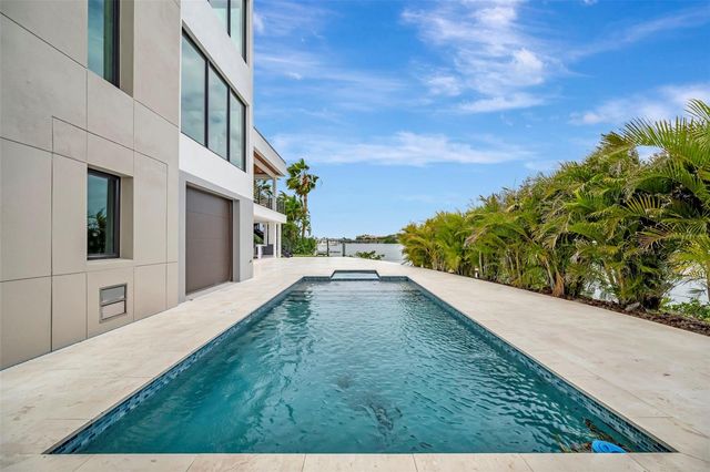 7176 S SHORE DRIVE S, St Petersburg, FL 33707