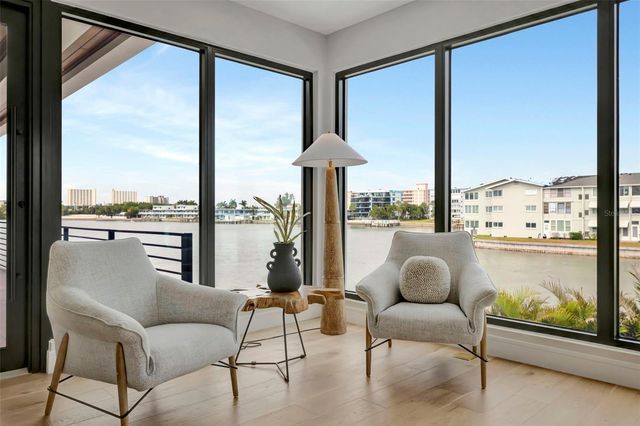 7176 S SHORE DRIVE S, St Petersburg, FL 33707