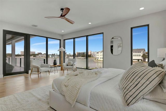 7176 S SHORE DRIVE S, St Petersburg, FL 33707