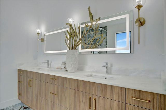 7176 S SHORE DRIVE S, St Petersburg, FL 33707