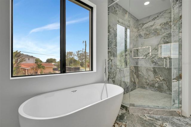 7176 S SHORE DRIVE S, St Petersburg, FL 33707