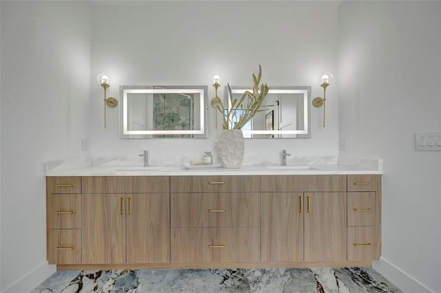 7176 S SHORE DRIVE S, St Petersburg, FL 33707