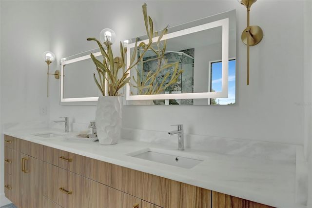 7176 S SHORE DRIVE S, St Petersburg, FL 33707