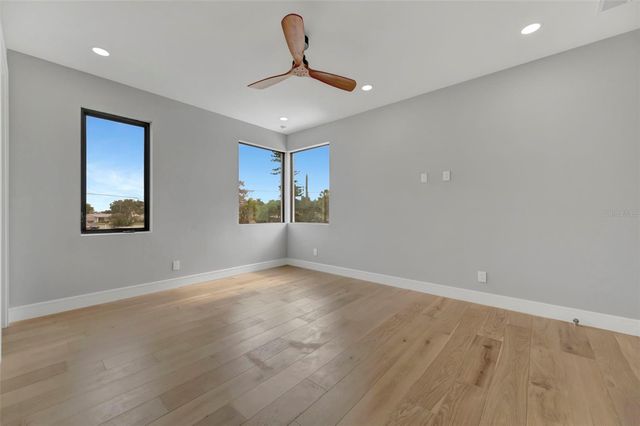 7176 S SHORE DRIVE S, St Petersburg, FL 33707