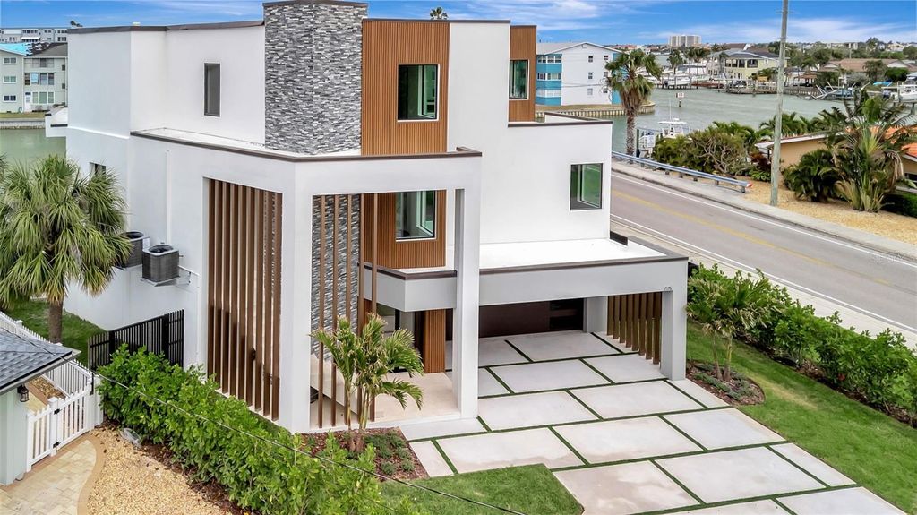 Image 1 of property listing at 7176 S SHORE DRIVE S, St Petersburg, FL 33707