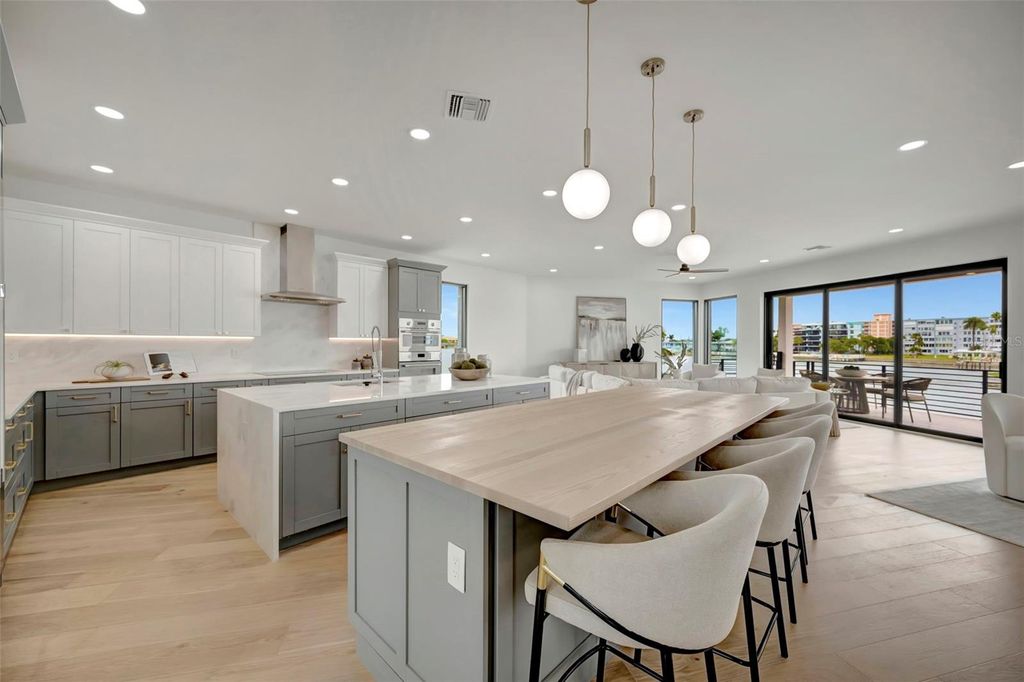 Image 15 of property listing at 7176 S SHORE DRIVE S, St Petersburg, FL 33707