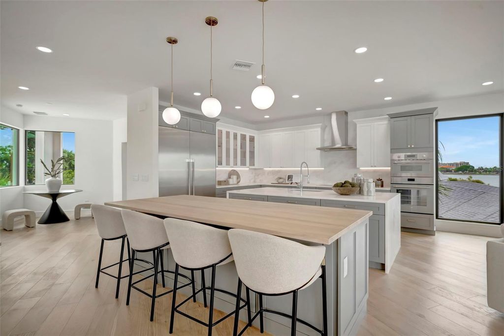 Image 17 of property listing at 7176 S SHORE DRIVE S, St Petersburg, FL 33707