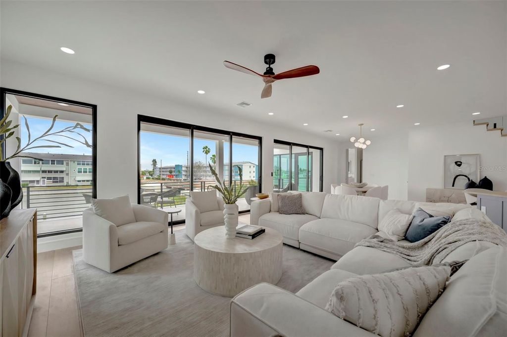 Image 19 of property listing at 7176 S SHORE DRIVE S, St Petersburg, FL 33707