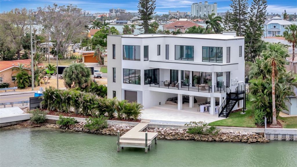 Image 3 of property listing at 7176 S SHORE DRIVE S, St Petersburg, FL 33707