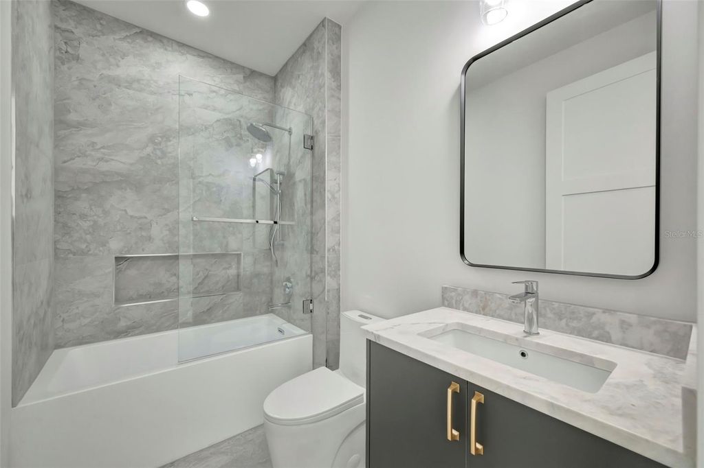 Image 33 of property listing at 7176 S SHORE DRIVE S, St Petersburg, FL 33707