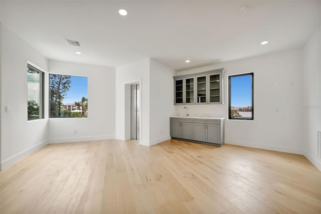 Image 35 of property listing at 7176 S SHORE DRIVE S, St Petersburg, FL 33707