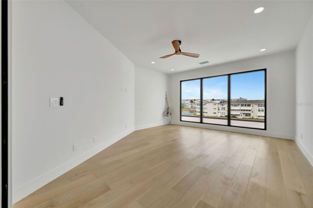 Image 37 of property listing at 7176 S SHORE DRIVE S, St Petersburg, FL 33707