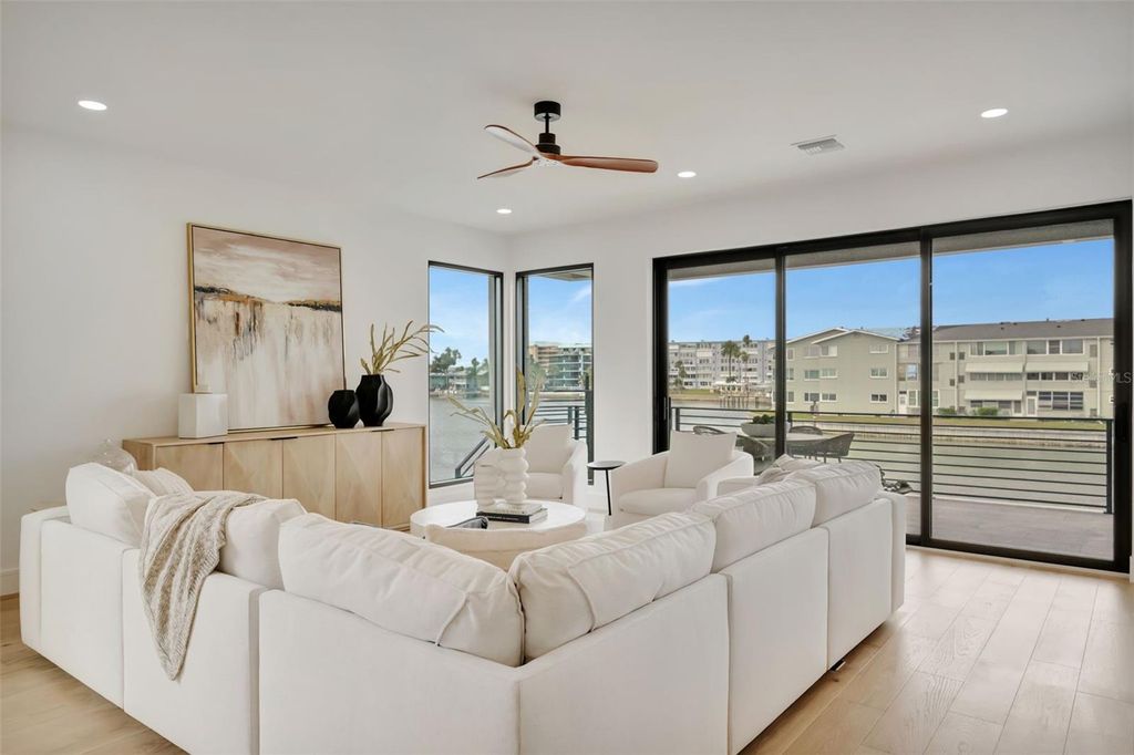 Image 41 of property listing at 7176 S SHORE DRIVE S, St Petersburg, FL 33707