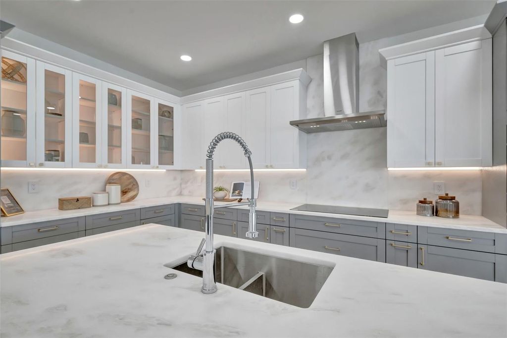 Image 44 of property listing at 7176 S SHORE DRIVE S, St Petersburg, FL 33707