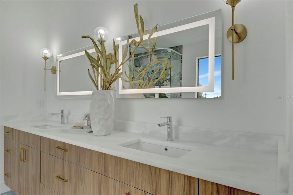 Image 60 of property listing at 7176 S SHORE DRIVE S, St Petersburg, FL 33707