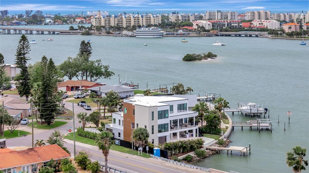 Image 70 of property listing at 7176 S SHORE DRIVE S, St Petersburg, FL 33707