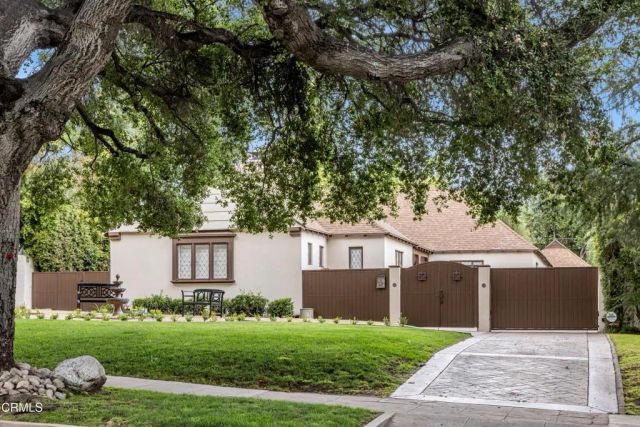 1096 N Holliston Avenue, Pasadena, CA 91104