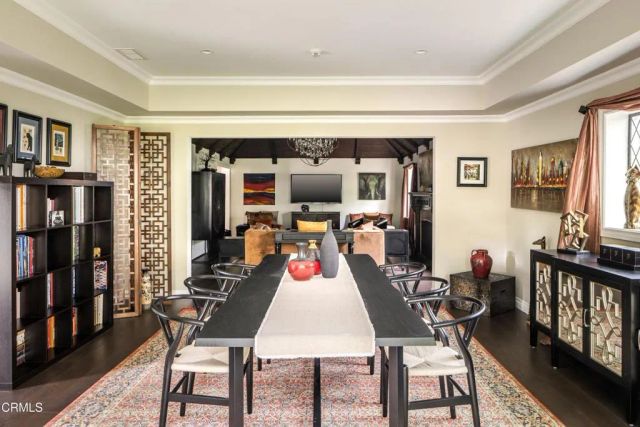 1096 N Holliston Avenue, Pasadena, CA 91104