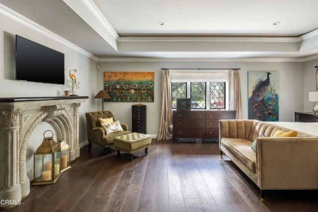 1096 N Holliston Avenue, Pasadena, CA 91104
