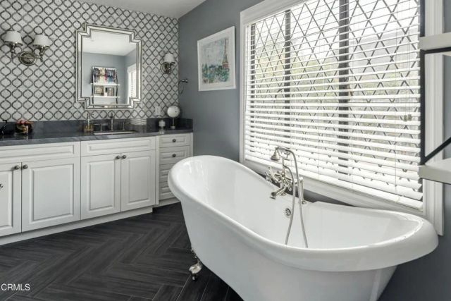 1096 N Holliston Avenue, Pasadena, CA 91104