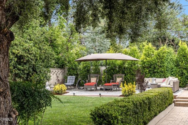 1096 N Holliston Avenue, Pasadena, CA 91104