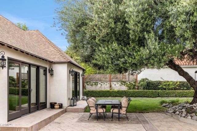 1096 N Holliston Avenue, Pasadena, CA 91104