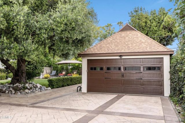 1096 N Holliston Avenue, Pasadena, CA 91104