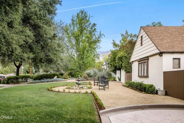 1096 N Holliston Avenue, Pasadena, CA 91104