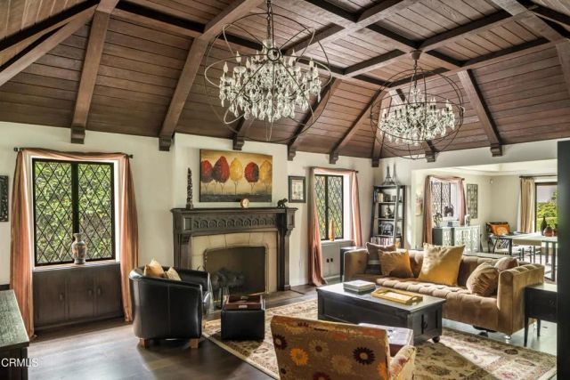 1096 N Holliston Avenue, Pasadena, CA 91104