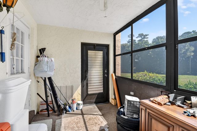 310 Knotty Pine Circle C-1, Greenacres, FL 33463