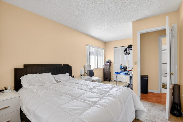 310 Knotty Pine Circle C-1, Greenacres, FL 33463