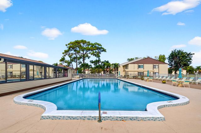 310 Knotty Pine Circle C-1, Greenacres, FL 33463