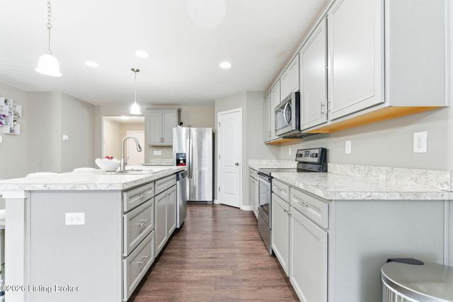 12097 Parkview Trace Dr, Louisville, KY 40229