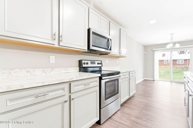 12097 Parkview Trace Dr, Louisville, KY 40229