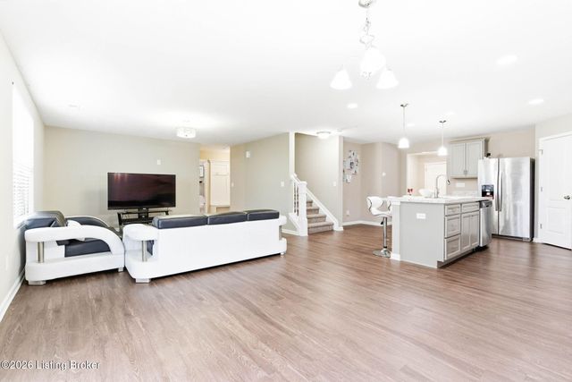 12097 Parkview Trace Dr, Louisville, KY 40229