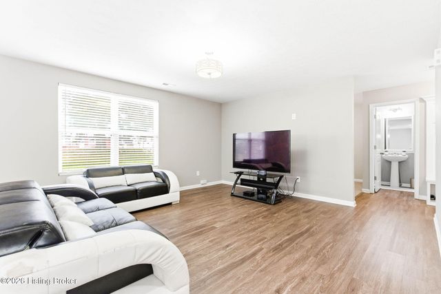 12097 Parkview Trace Dr, Louisville, KY 40229