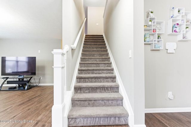 12097 Parkview Trace Dr, Louisville, KY 40229