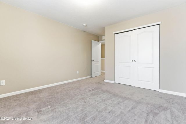 12097 Parkview Trace Dr, Louisville, KY 40229