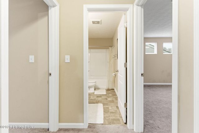 12097 Parkview Trace Dr, Louisville, KY 40229