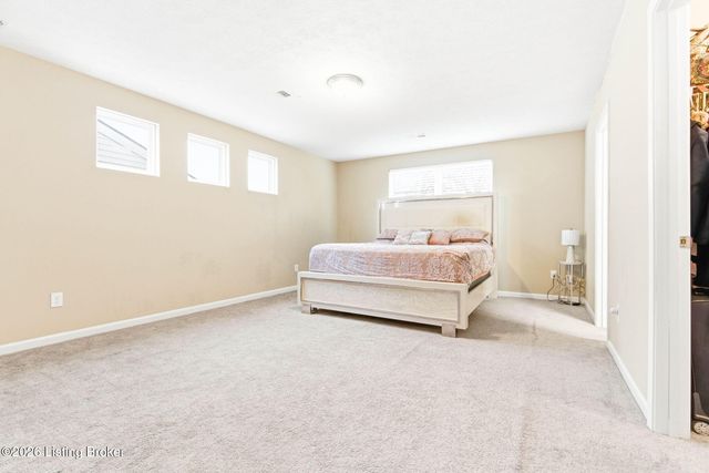 12097 Parkview Trace Dr, Louisville, KY 40229