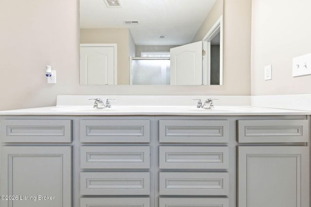 12097 Parkview Trace Dr, Louisville, KY 40229