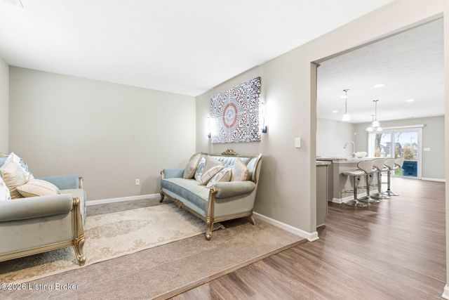 12097 Parkview Trace Dr, Louisville, KY 40229