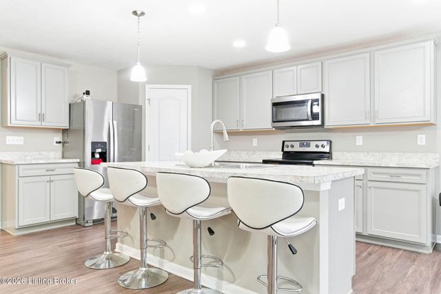 12097 Parkview Trace Dr, Louisville, KY 40229