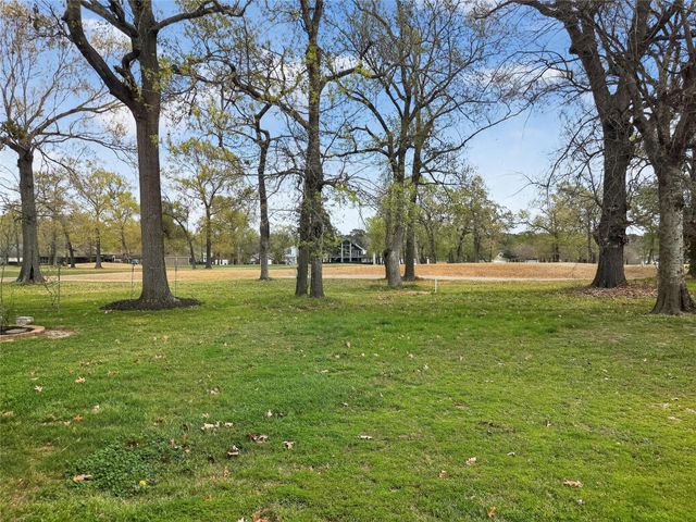 80 La Costa Drive, Montgomery, TX 77356