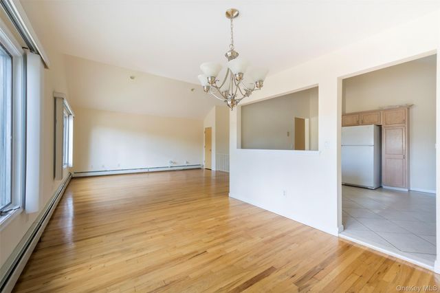 11 7th Street, Bayville, NY 11709