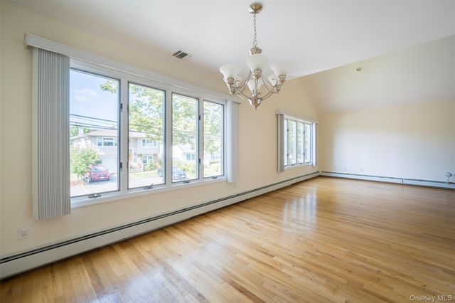 11 7th Street, Bayville, NY 11709