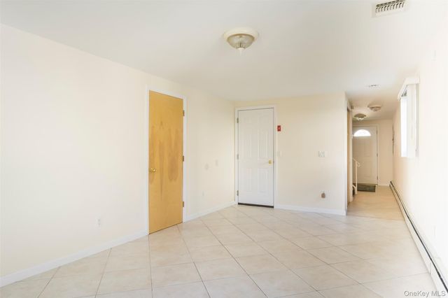 11 7th Street, Bayville, NY 11709