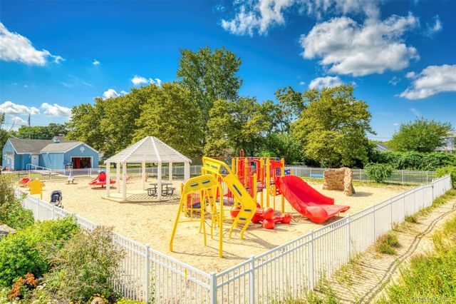 11 7th Street, Bayville, NY 11709