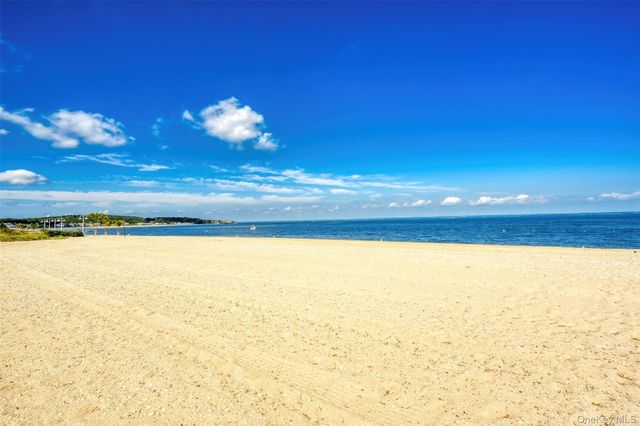 11 7th Street, Bayville, NY 11709